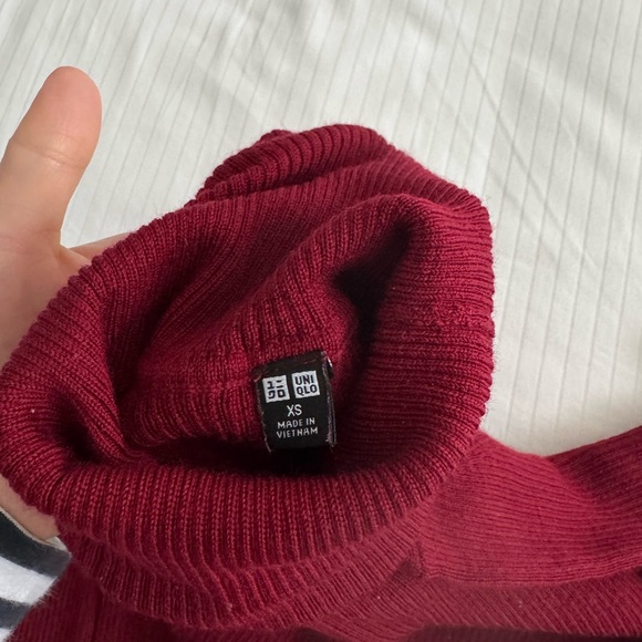 Uniqlo MERINO RIBBED TURTLENECK SWEATER - Picture 4 of 4